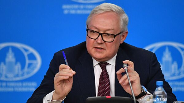 Росія уникає публічного обговорення мирних ініціатив, демонструючи жорсткість позицій щодо врегулювання війни проти України